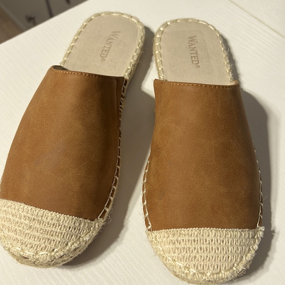 Wanted Baroness Womens Size 6.5 Backless Espadrille Mule Closed Toe Flats Tan